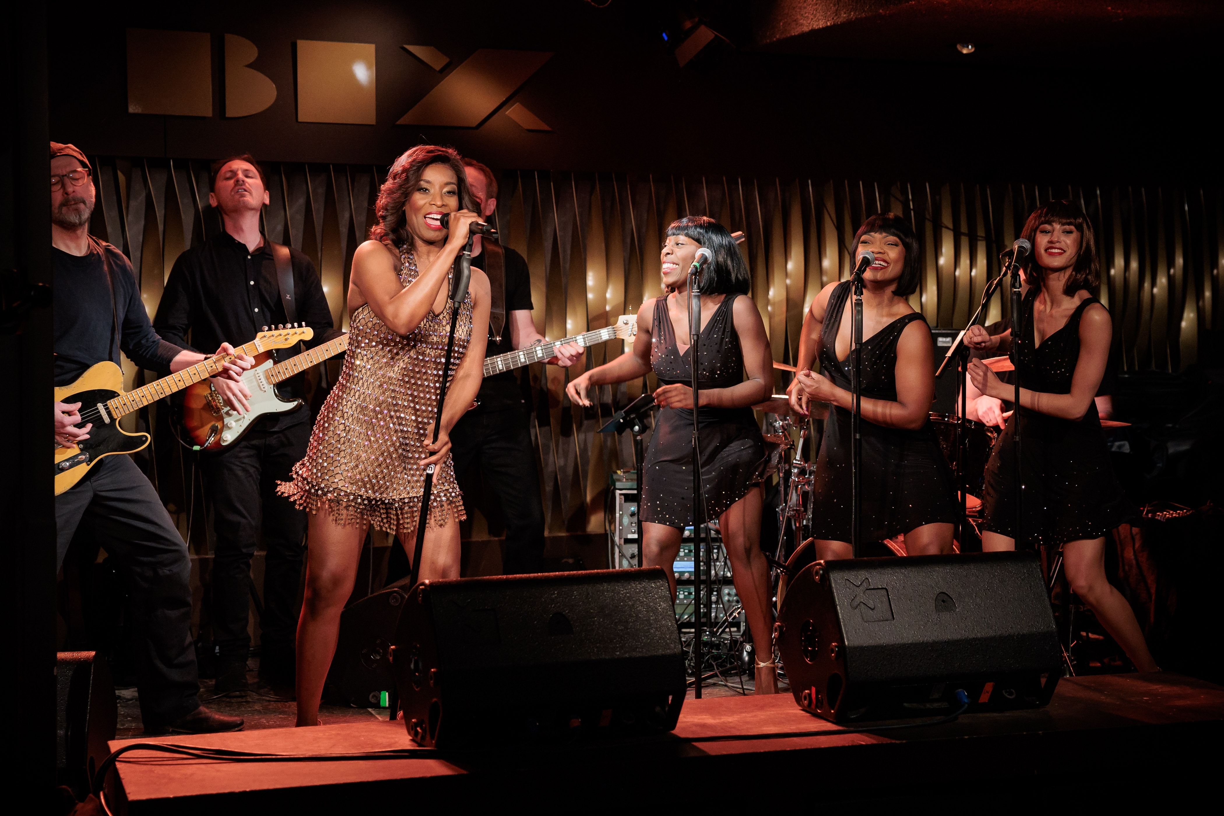 Aisata Blackman schlüpft in die Rolle der Tina Turner. Im Bix Jazzclub wird es heiß.⋌Bild: Stage Entertainment / Jan Potente.          Bild: Stage Entertainment / Jan Potente
