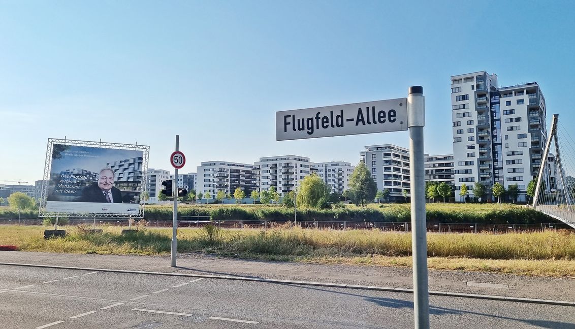Ursprünglich hätte an der Flugfeld-Allee schon das „Pier“ – ein Projekt der Böblinger Baugesellschaft mit 180 Wohnungen und 8000 Quadratmeter Gewerbefläche schon stehen sollen. Doch nachdem sich das Bebauungsplanverfahren in die Länge zog und danach weitere Abstimmungsprobleme auftauchten, ist das Projekt inzwischen für die BBG vorerst nicht mehr realisierbar. Bild: Hamann