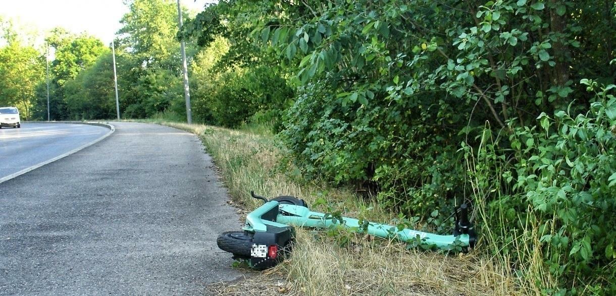 In der Böblinger Friedrich-Gerstlacher-Straße liegt seit letztem September ein grüner Bolt-Roller. Was soll das?