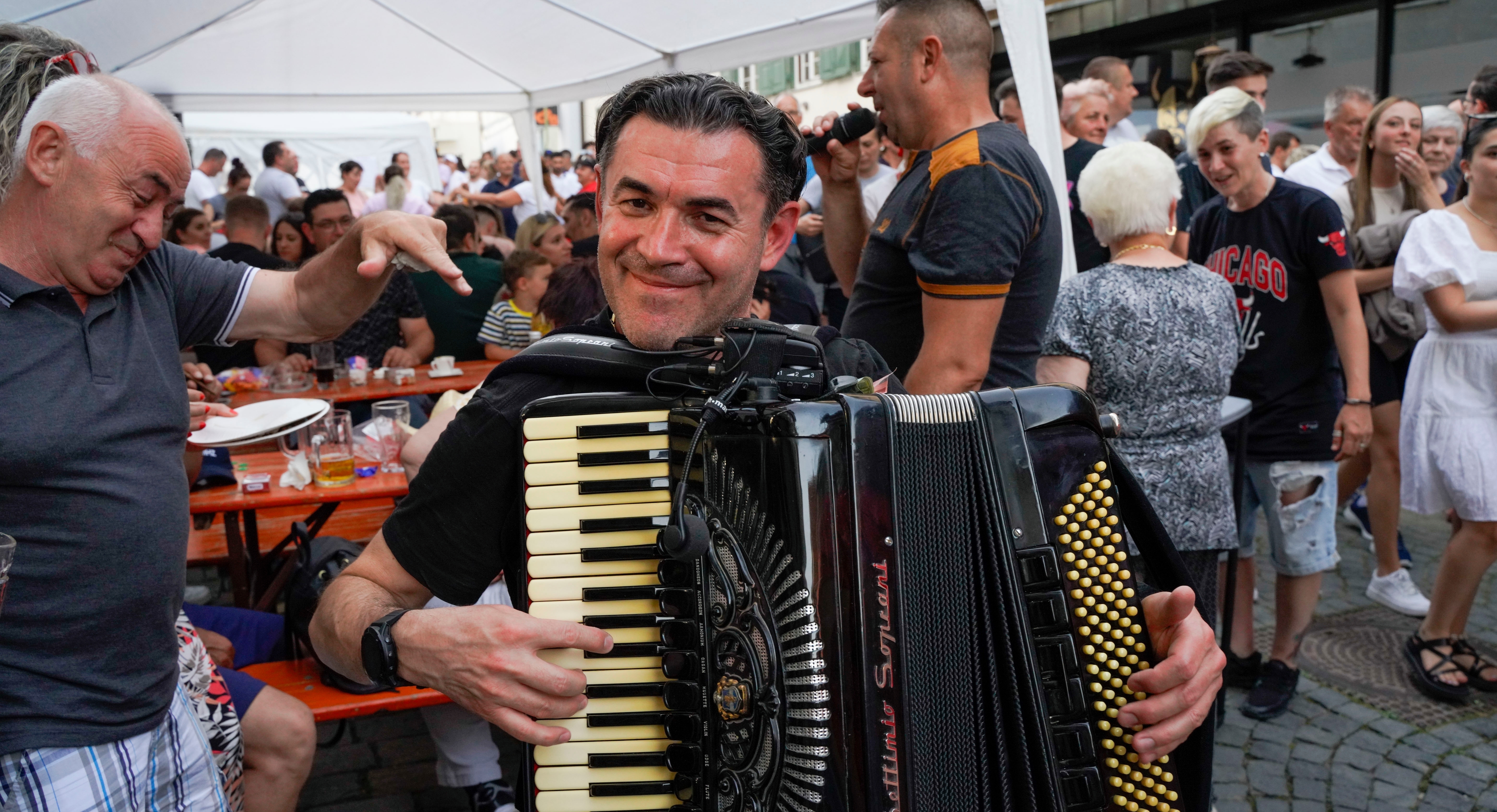 Musik in den Altstadtgassen – eine ganz wichtige Zutat für das internationale Straßenfest.      Bild: Dettenmeyer