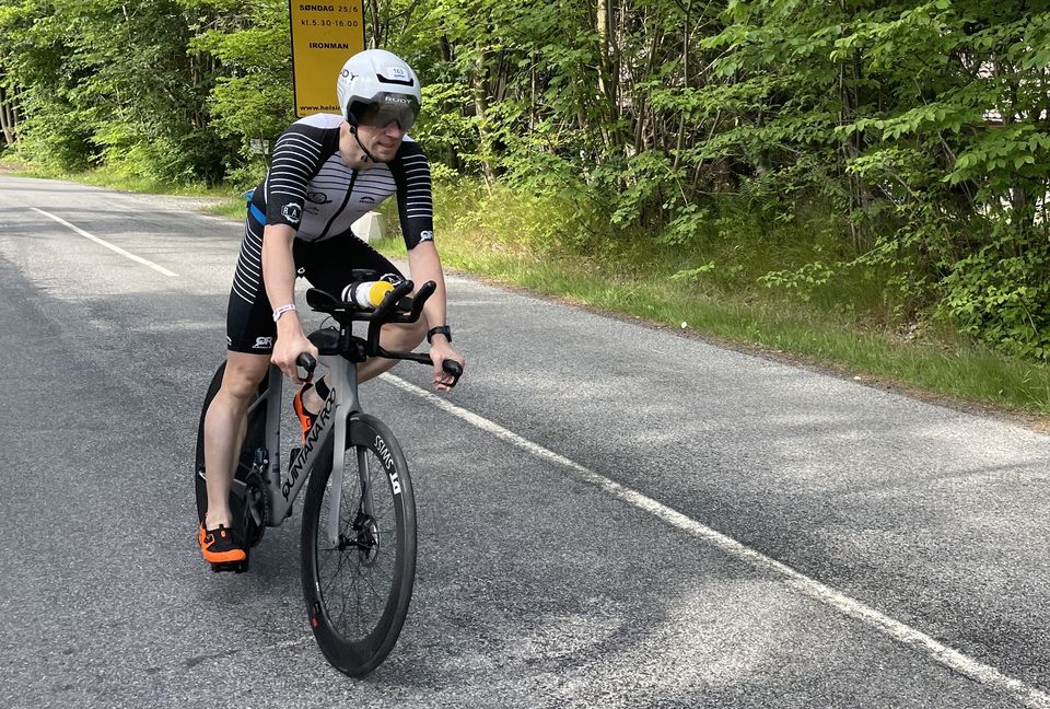 Auf dem Rad nimmt in Elsinore Thomas Berger so richtig Fahrt auf. Bild: z