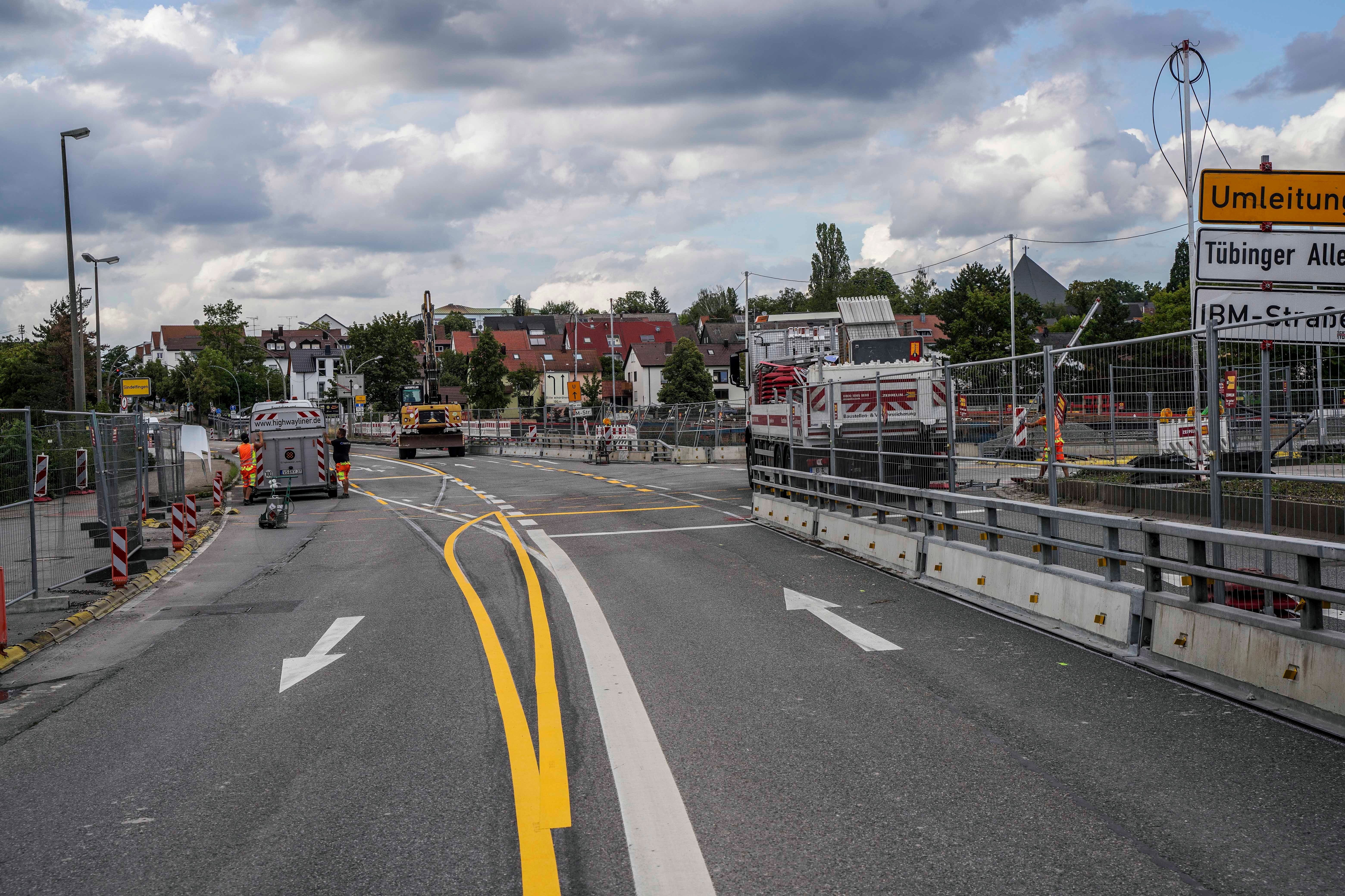 Auf der Brücke zwischen der Sindelfinger Straße und der Böblinger Straße ist nun die Fahrbahn verengt. Bild: Dettenmeyer