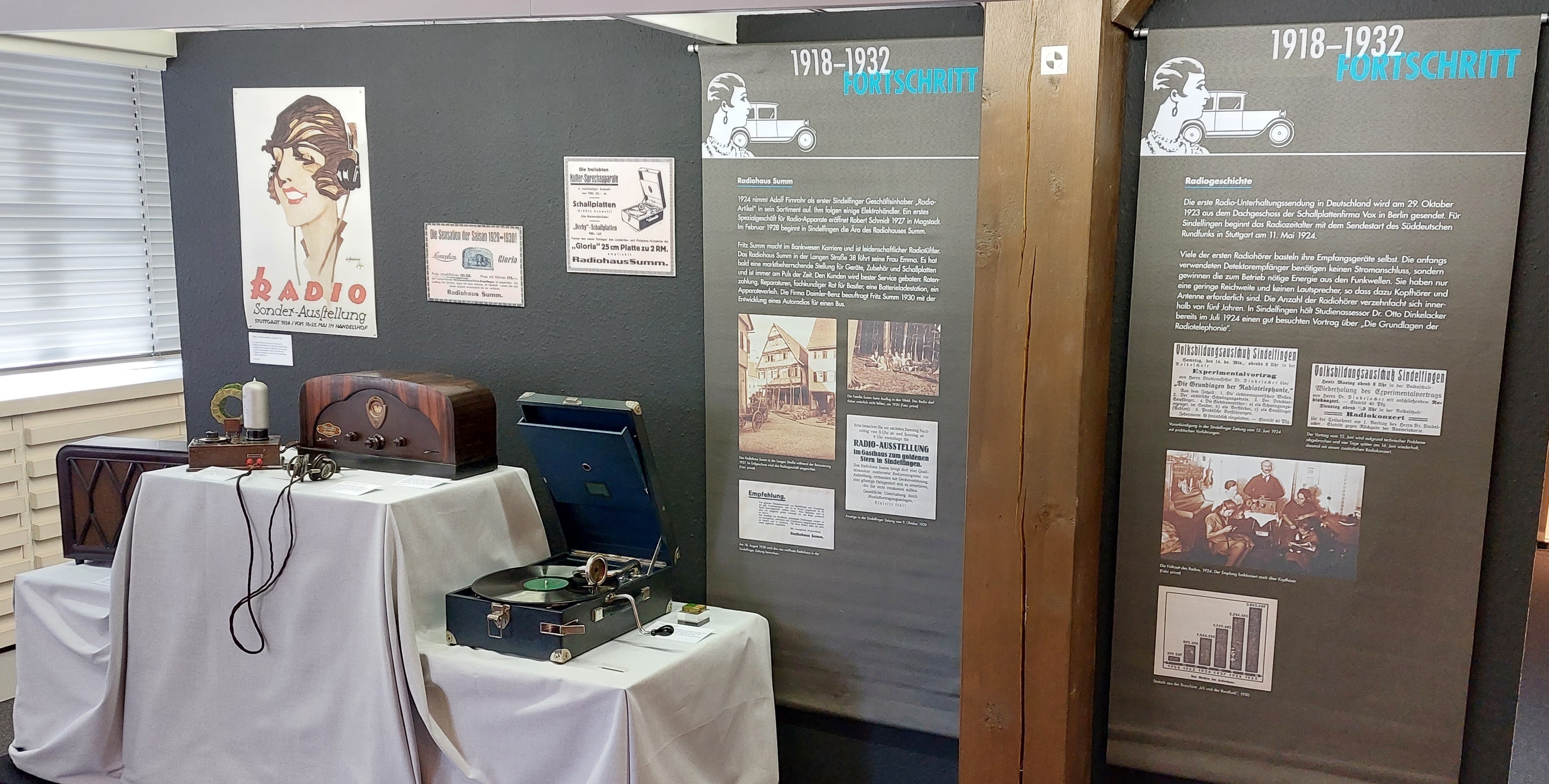 Im Sindelfinger Stadtmuseum sind Grammophone und Radios ausgestellt. 1923 gab es die erste Unterhaltungssendung im Radio. Bild: z
