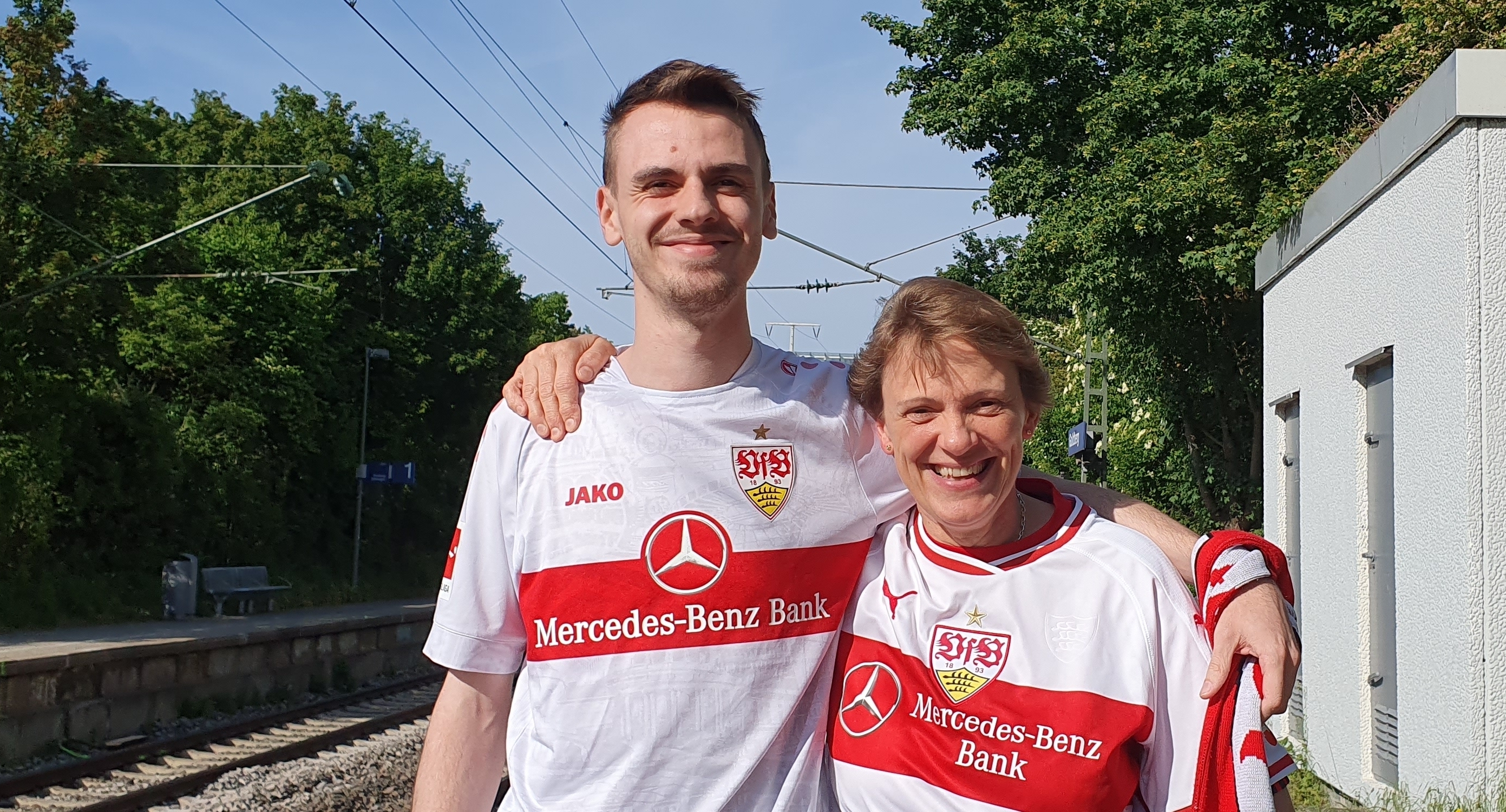 Sohn und Mutter, Schulter und Schulter, da kann und da darf doch nichts schief gehen. Doch Moritz und Nina Koch sind ein wenig nervös.     Bild: Wegner