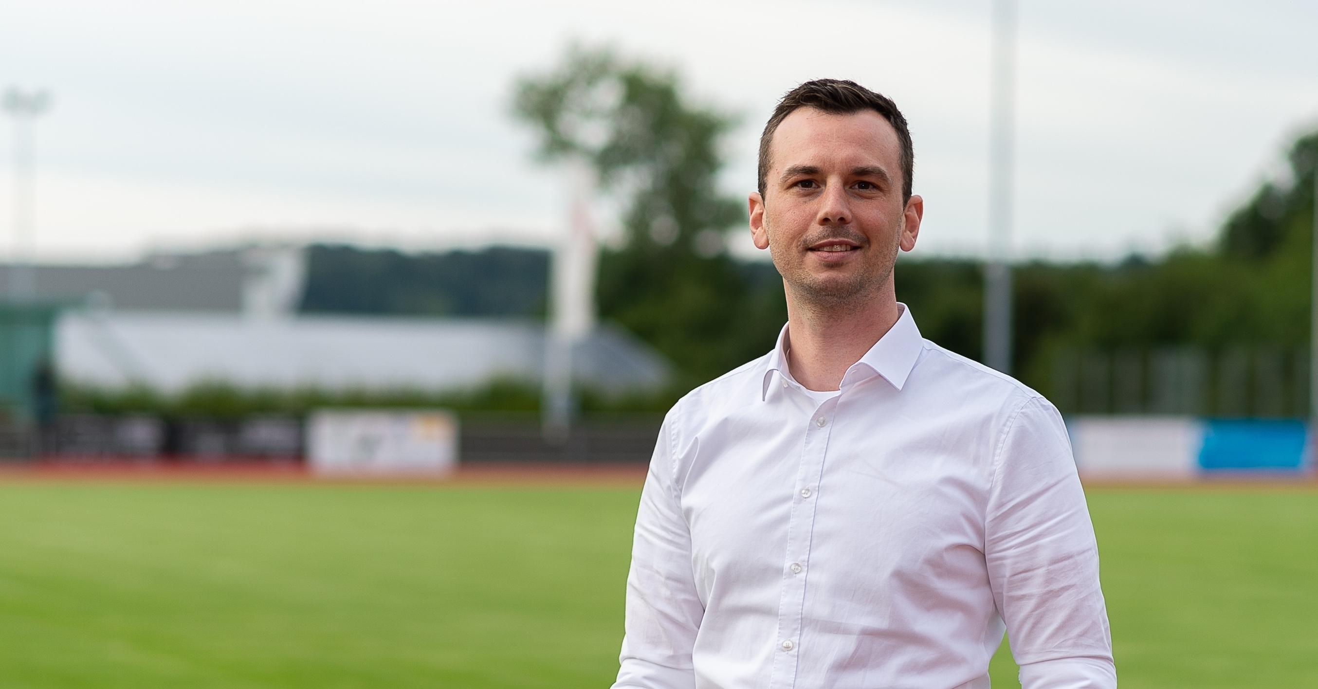 Dr. Alexander U. Kayser und die SV Böblingen stecken in der heißen Phase vor dem Fußballfest gegen den VfB Stuttgart.         Bild: Eibner