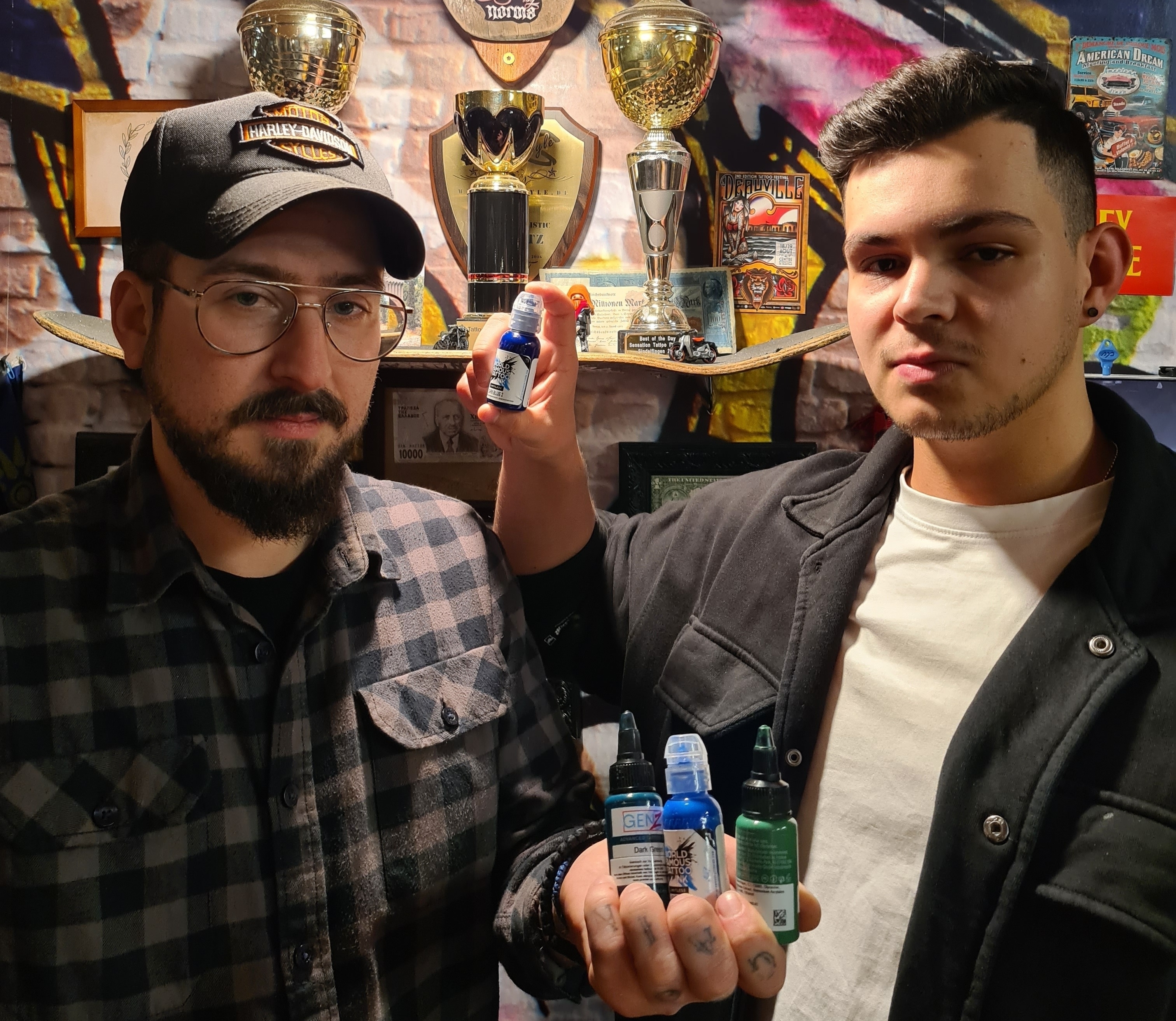 Marios Michalopoulos (links) und David Zinser sind Mitbetreiber des Tattoo-Studios „Rooster Ink“ in Sindelfingen.    Bild: Gospodarczyk