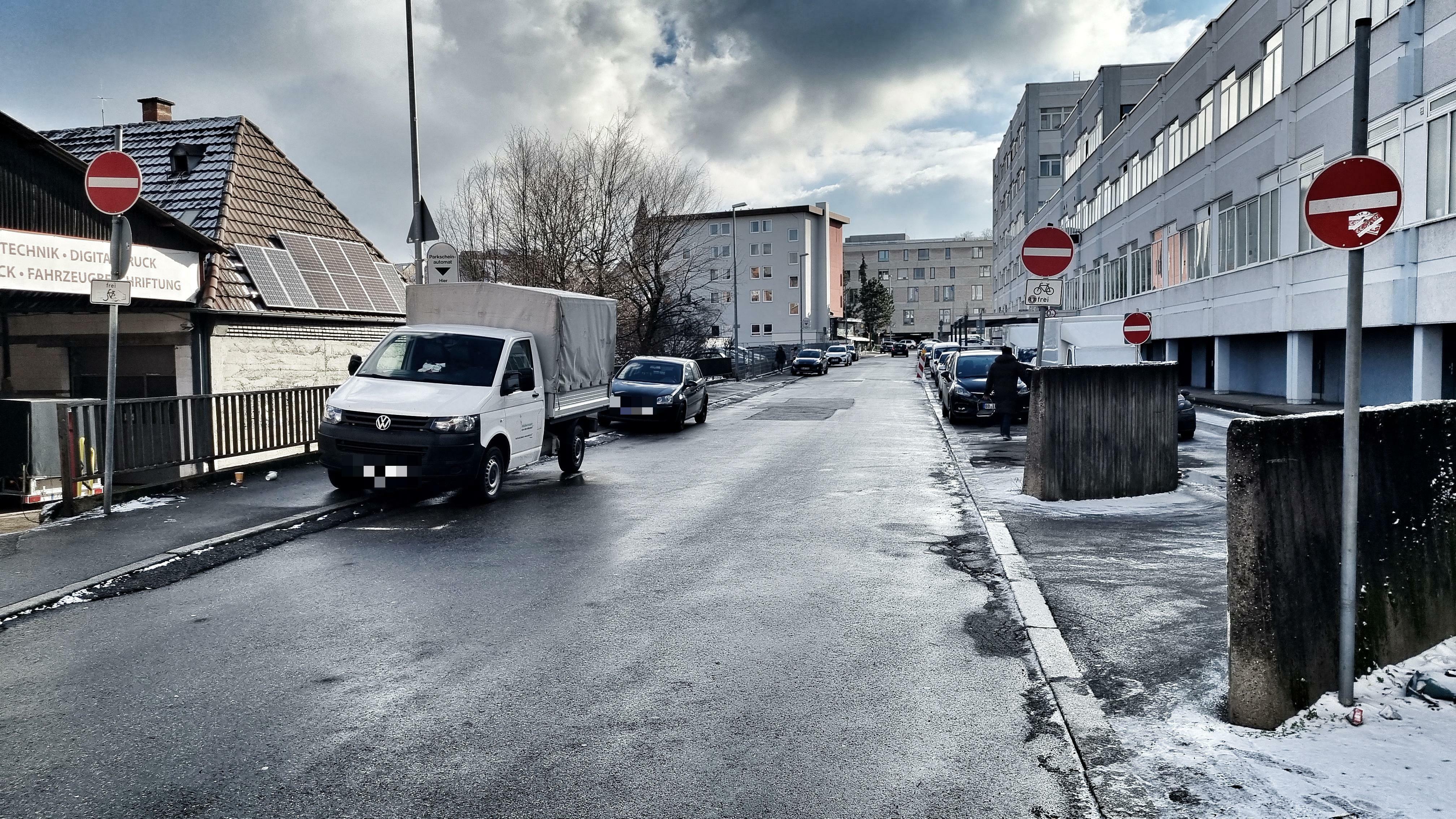 Autofahrer können jetzt wieder die sich auf dem Bild links befindenden Parkplätze nutzen. Bild: D. Hamann