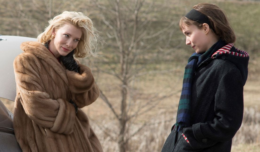 Die angehende Krimi-Autorin Therese und die mondäne „Carol“ haben sich verliebt. Im Jahr 1952 ist das noch eine problematische Angelegenheit. Bild: z