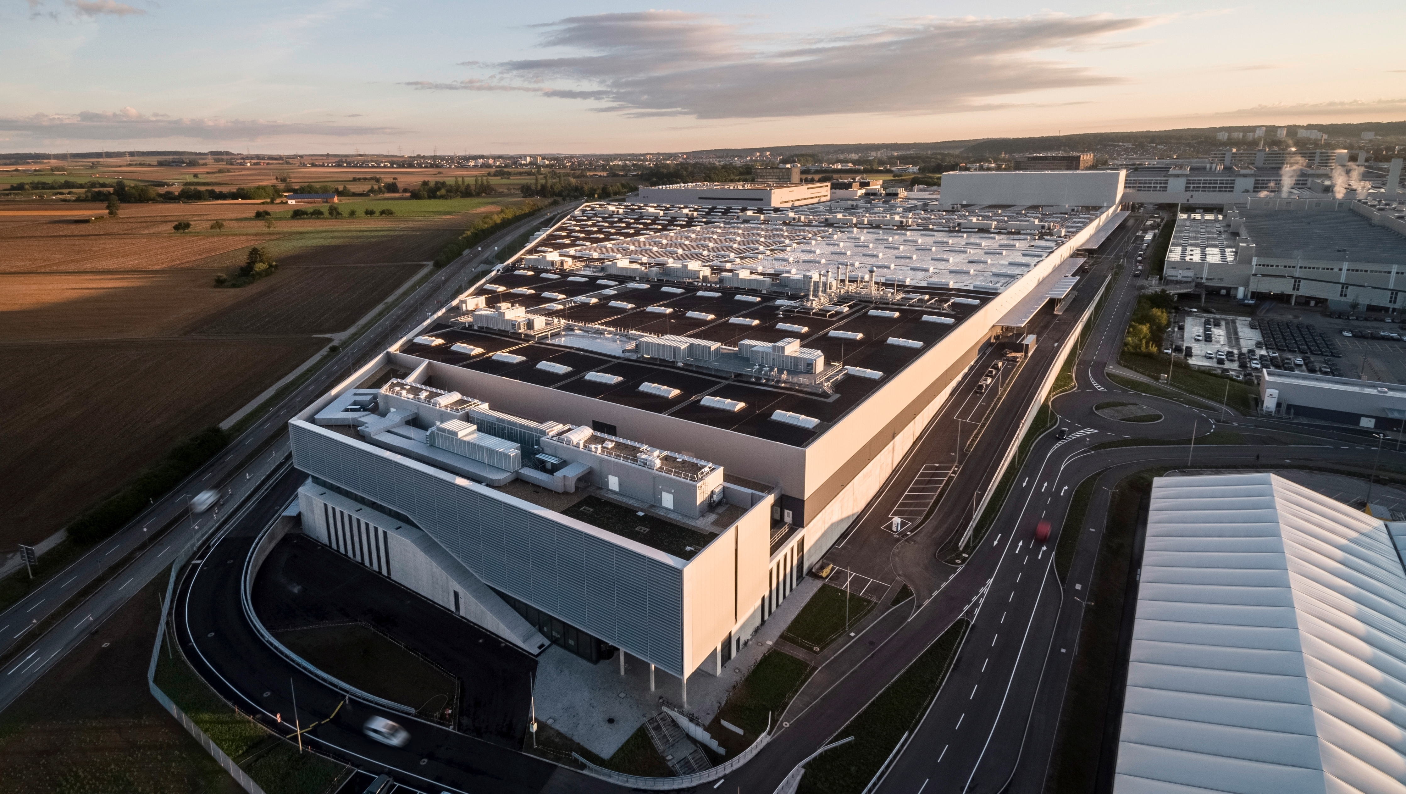 In der Factory 56 ruhen die Maschinen bis zur Frühschicht am Montag.    Bild: Mercedes-Benz/z