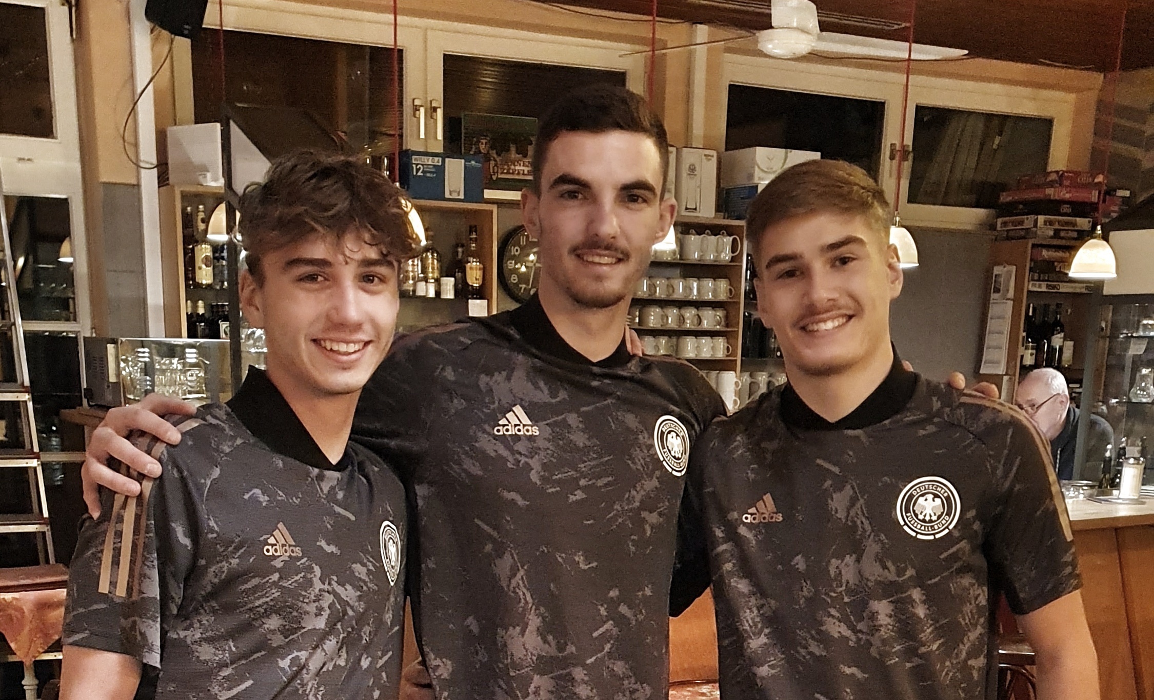 Mats Niclas Schrade, Patrick Vuc und Bünyamin Bakacs noch einmal zusammen im Deutschland-Trikot (von links). Diesen Dress trugen sie vor ein paar Tagen noch bei der U19-Futsal-EM-Quali.Bild: Wegner