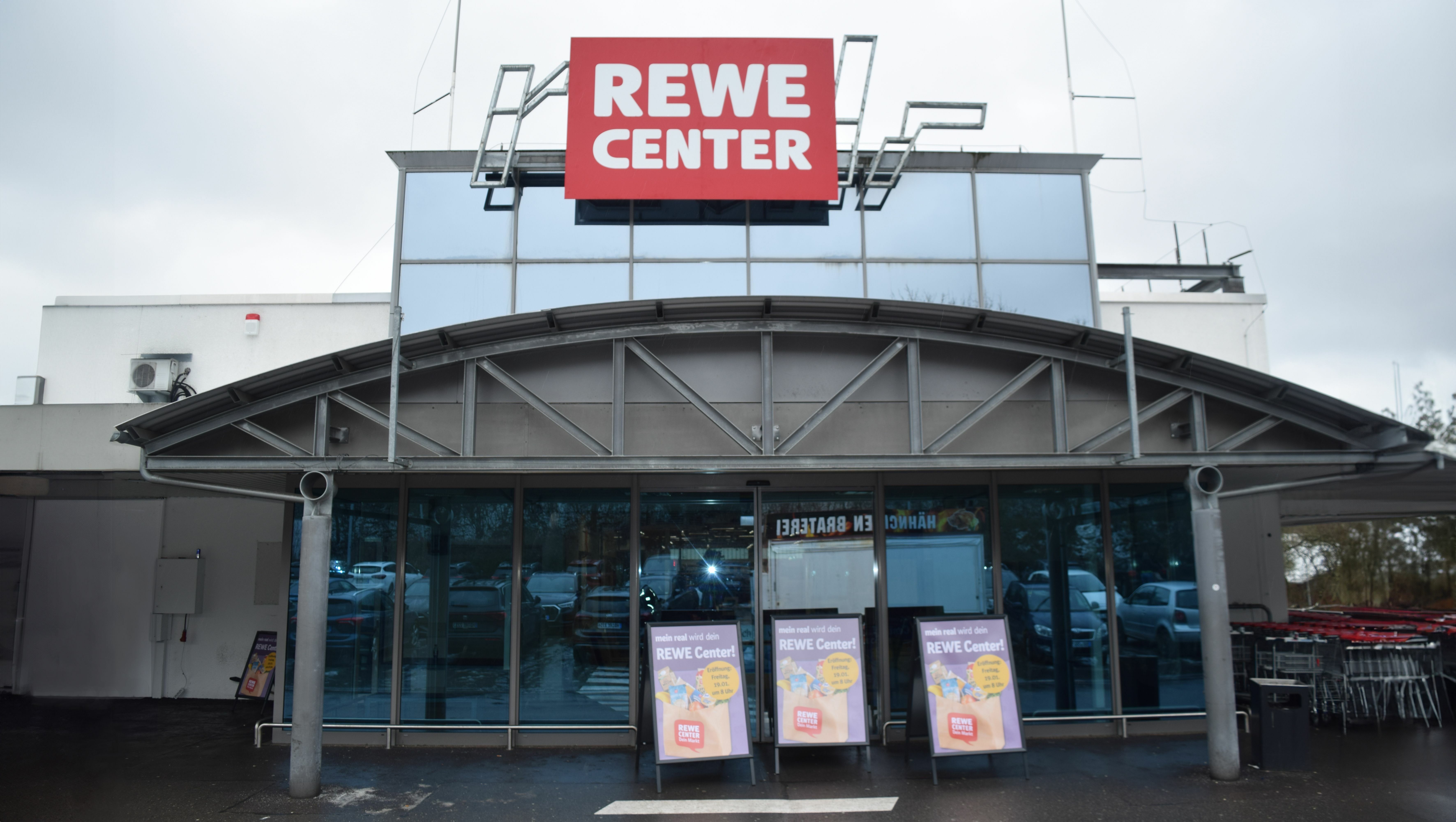 Noch sind die Türen zum neuen Rewe-Markt im Röhrer Weg 18 in Böblingen verschlossen. Bild: Krauter