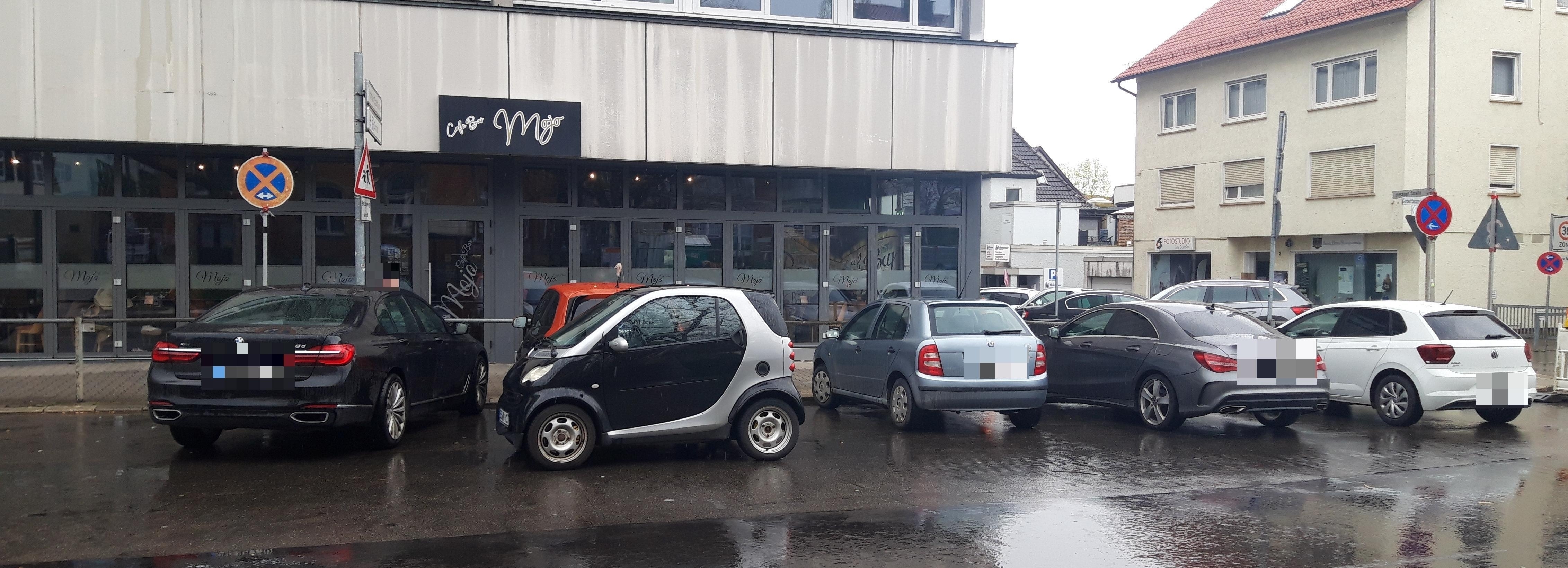 Vor dem Domo ignorieren Autofahrer regelmäßig das Absolute Halteverbot. Bild: z